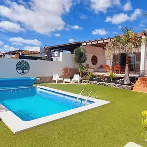 https://villa-del-corazon-salinas-golf.in-canary-islands.com